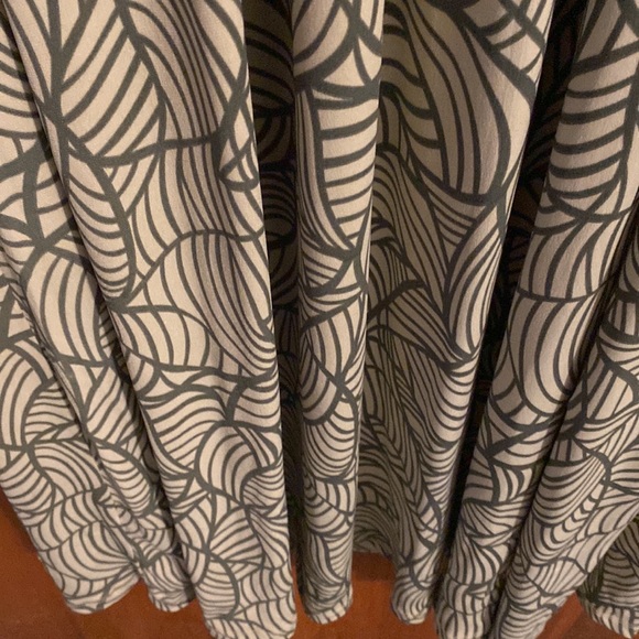 Long Elegant Legs maxi dress.  Deep green print.  Size medium. Worn once - Picture 6 of 10